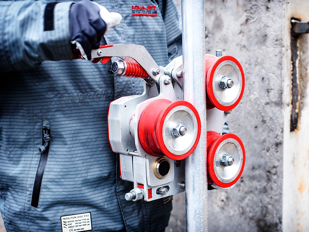 Aquajet Systems’ new compact Ergo series of hydrodemolition machines works with the Ergo Climber attachment.