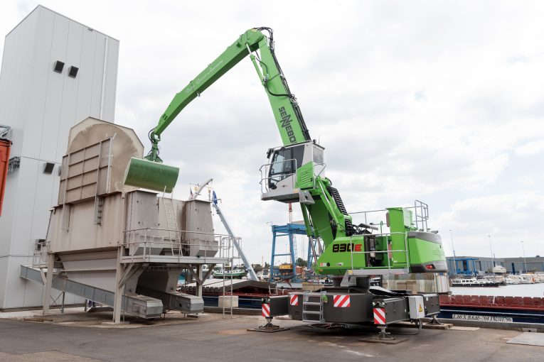 SENNEBOGEN 830E electric material handler delivers efficiency and electric mobility