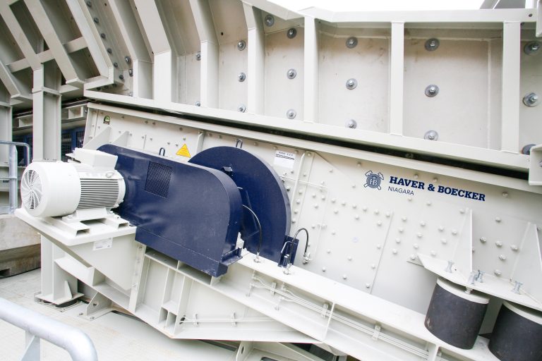 Originally born in Germany, the heavy-duty screening technologies, such as Niagara eccentric, break barriers when it comes to the lowest cost per ton in scalping.