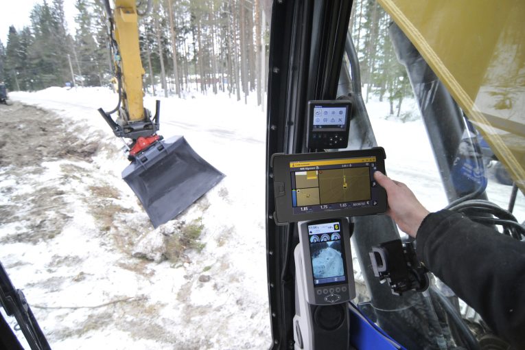 Updated Trimble Earthworks supports full Automatics for Tiltrotators and Graders