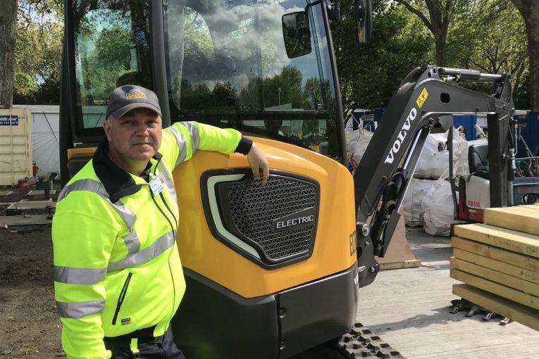 Volvo electric excavator lights up the award-winning garden at RHS Chelsea Flower Show