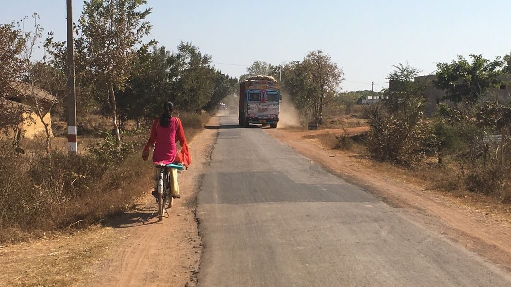 The project will upgrade at least 850 kilometers of state highways and major district roads in Chhattisgarh to improve connectivity and access to basic services and livelihood opportunities, and support the Chhattisgarh Public Works Department in road maintenance and safety.