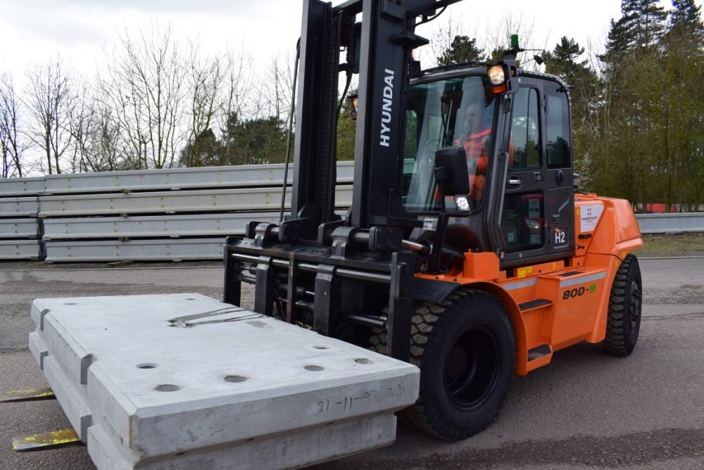 Award winning Acclaim Handling, headquartered in Purfleet in Essex has recently completed a deal with leading Nottingham based security barrier manufacturer, Hardstaff Barriers, for two brand new Hyundai 80D-9 diesel, 8,000 kg, counter balance forklifts.