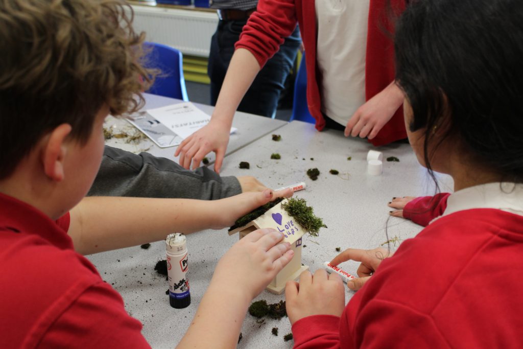 Primary School Children from Parklands School in Cross Gates get to grips with nature with Ahead Partnership and the Team at Leeds Skelton Lake Services