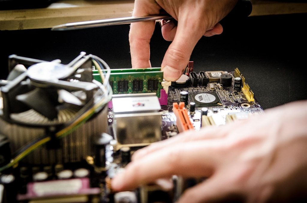 According to Probrand new research has revealed that UK Businesses are losing out both financially and on productivity levels due to their workplace IT systems.