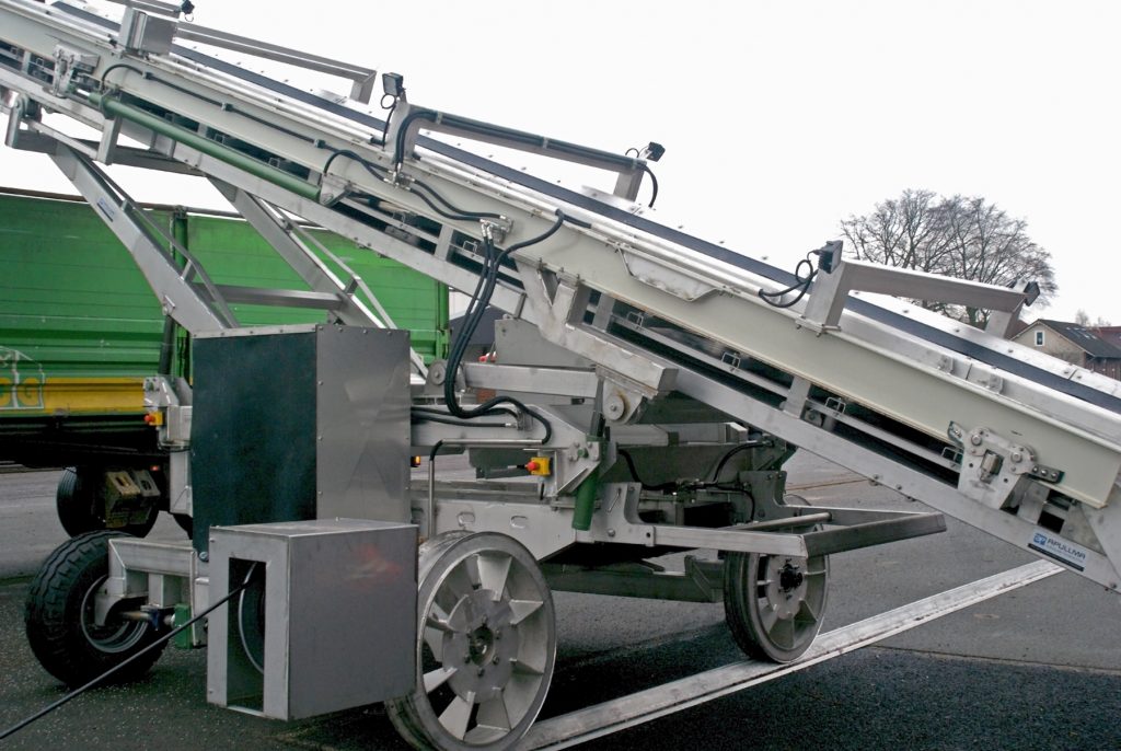 Bulk wagon load and unloading specialist Apullma is expanding its range of bulk unloading systems with the launch of a new, extremely robust conveyor belt cart for aggressive and abrasive bulk.