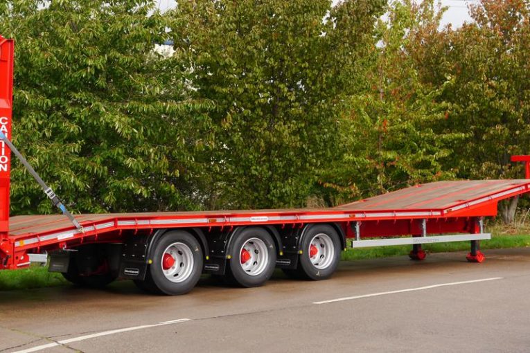 Montracon expands their machinery carrier trailer range