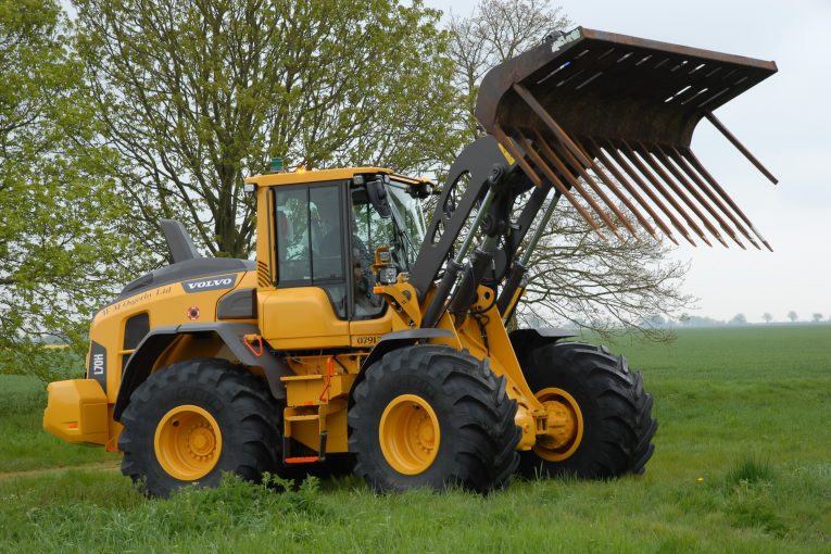 Volvo loader heads to Sunk Island to shift muck for W M Osgerby