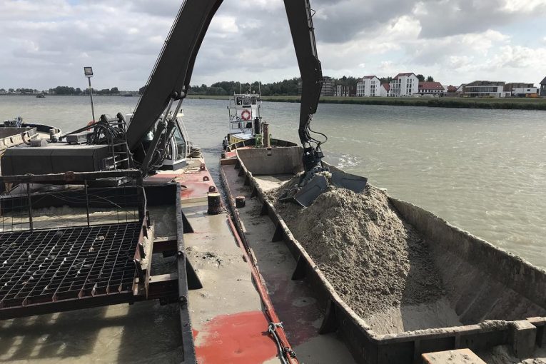 KINSHOFER C40HPX improves productivity and maintenance for re-handling