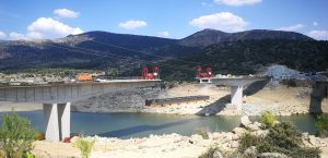 New bridge installation improves infrastructure over Burguillo reservoir near Toledo