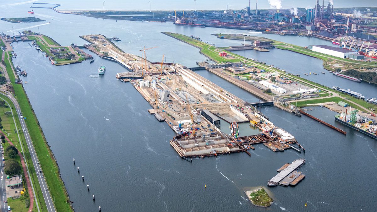 Second caisson enables new sea lock in IJmuiden