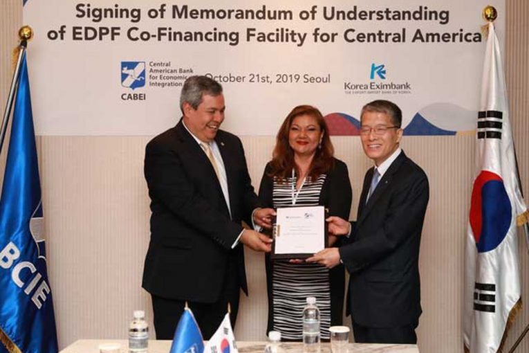 CABEI signs agreement with Korea Eximbank to promote electric mobility in Costa Rica