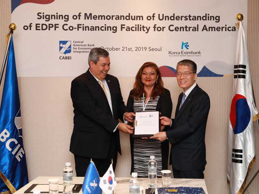 CABEI signs agreement with Korea Eximbank to promote electric mobility in Costa Rica