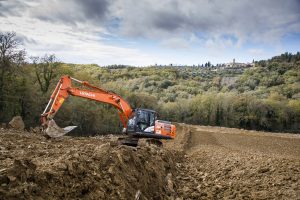 Agrichianti moves the earth in Tuscany with Hitachi construction fleet