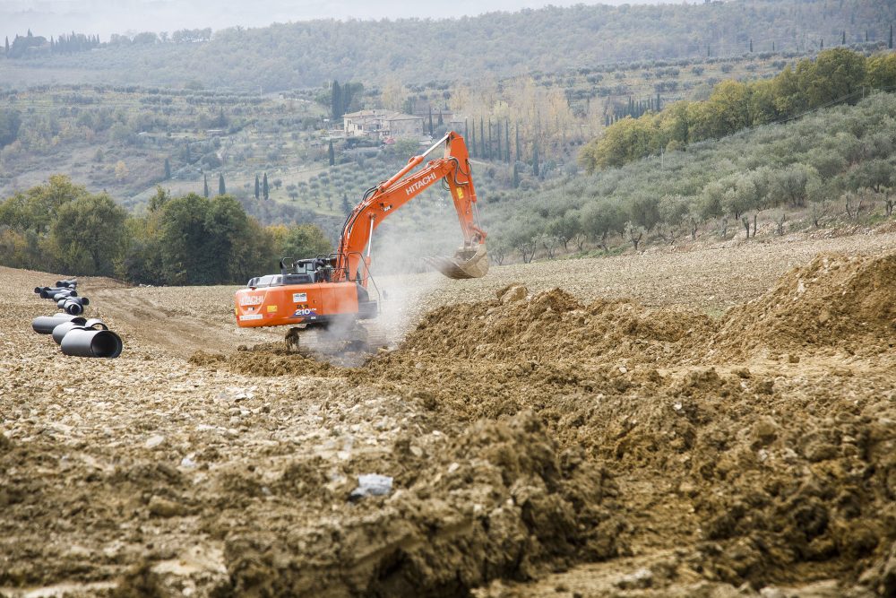 Agrichianti moves the earth in Tuscany with Hitachi construction fleet