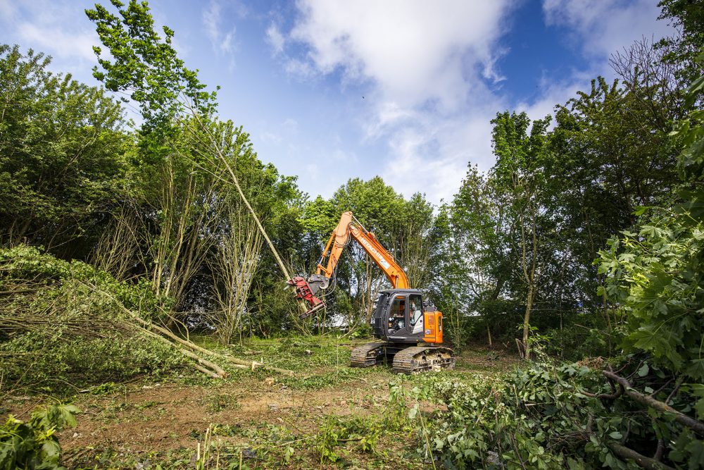 French contractor Schmitt TP has invested in a Hitachi ZX135USL-6 forestry machine for environmental activities carried out by its subsidiary, Mivois Environment.