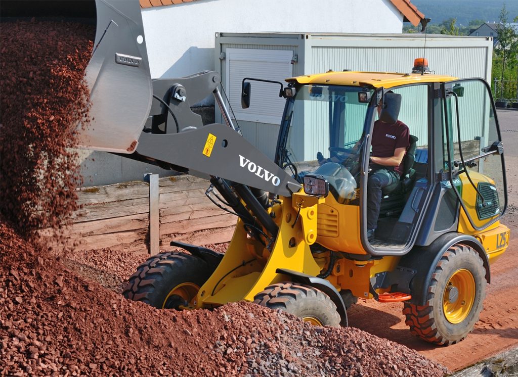 The L25 Electric in action at the customer site.