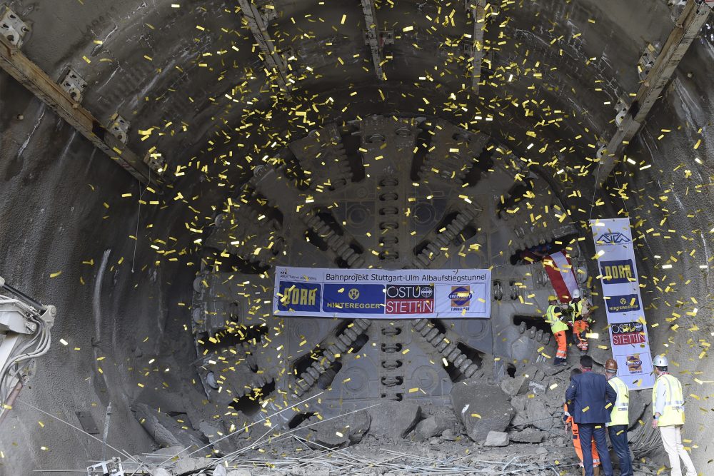 In July 2018 the Bossler Tunnel site crew were already able to celebrate when the Herrenknecht TBM "Käthchen" (EPB Shield, Ø 11,340 mm) completed the second tube of the Bossler Tunnel near Mühlhausen in the valley, making this the final breakthrough.