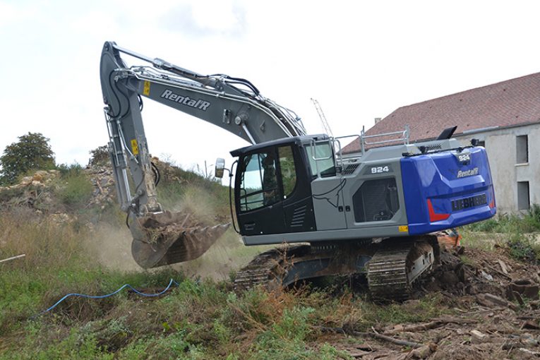 Rental'R digs in with the first Liebherr R 924 G8 crawler excavator in the Île-de-France region