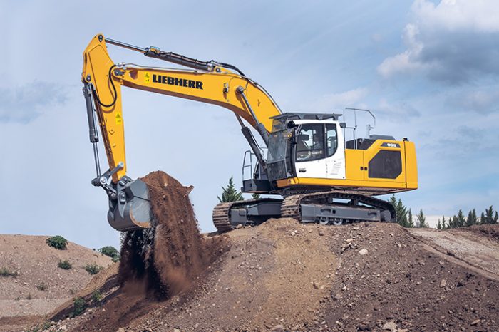 The generation 8 series is made up of seven models ranging from 48,500 to 99,200 lb (22 to 45 t).