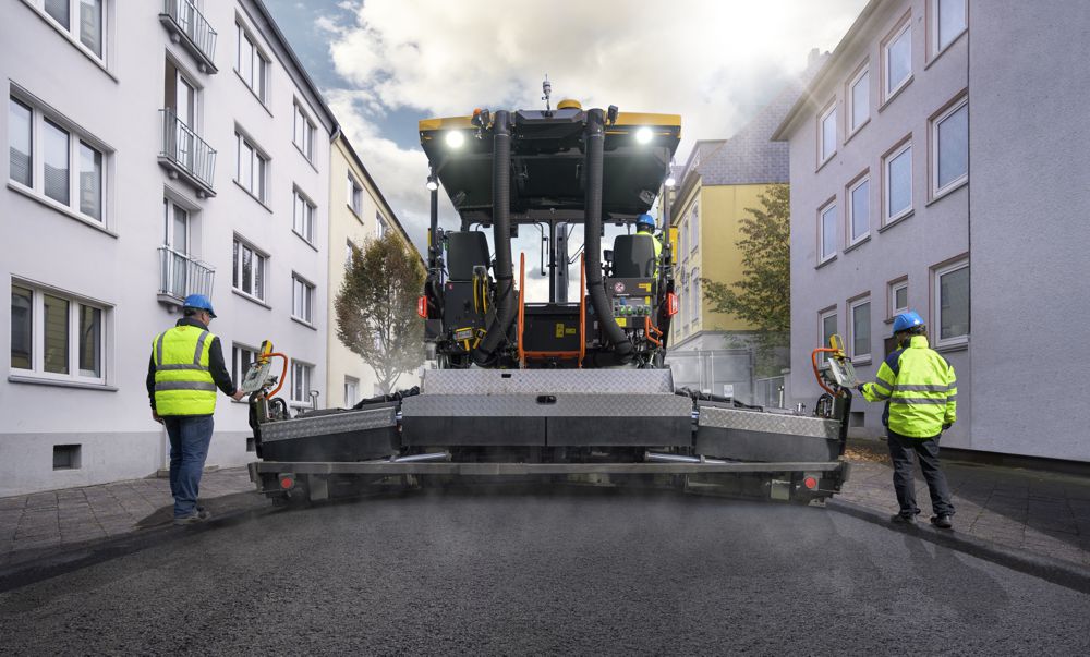 Volvo Construction Equipment makes paving easy with the P6870D ABG Paver