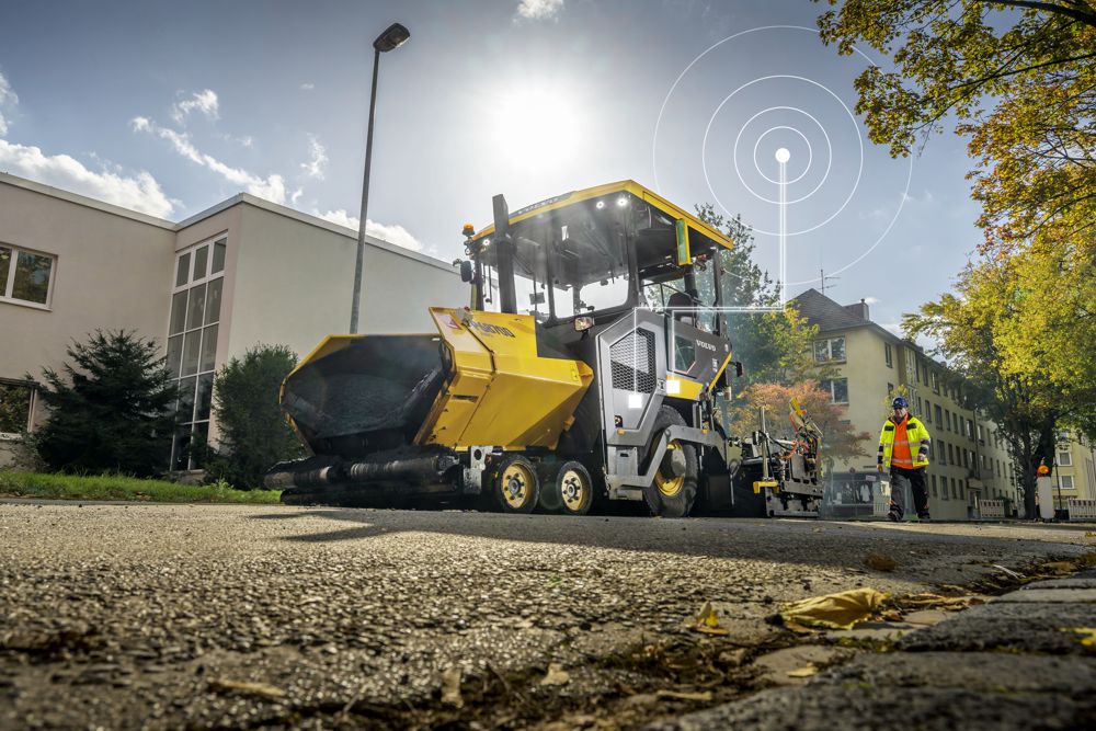 Volvo Construction Equipment makes paving easy with the P6870D ABG Paver