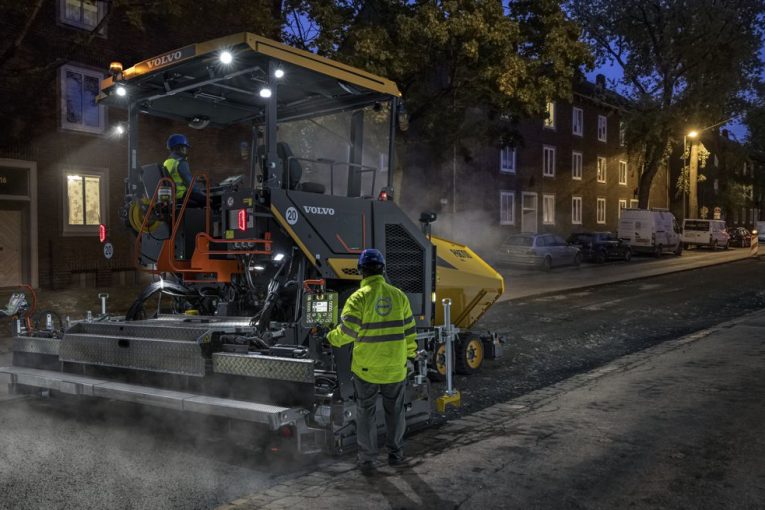 Volvo Construction Equipment makes paving easy with the P6870D ABG Paver