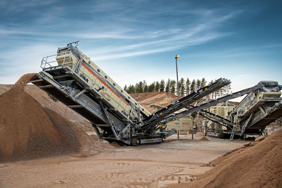 Metso introduces large-capacity Lokotrack ST4.10 mobile screen at ConExpo