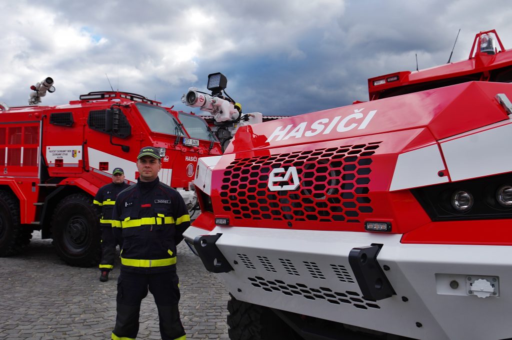 Czech firefighters get specialist vehicles on TATRA truck chassis ...