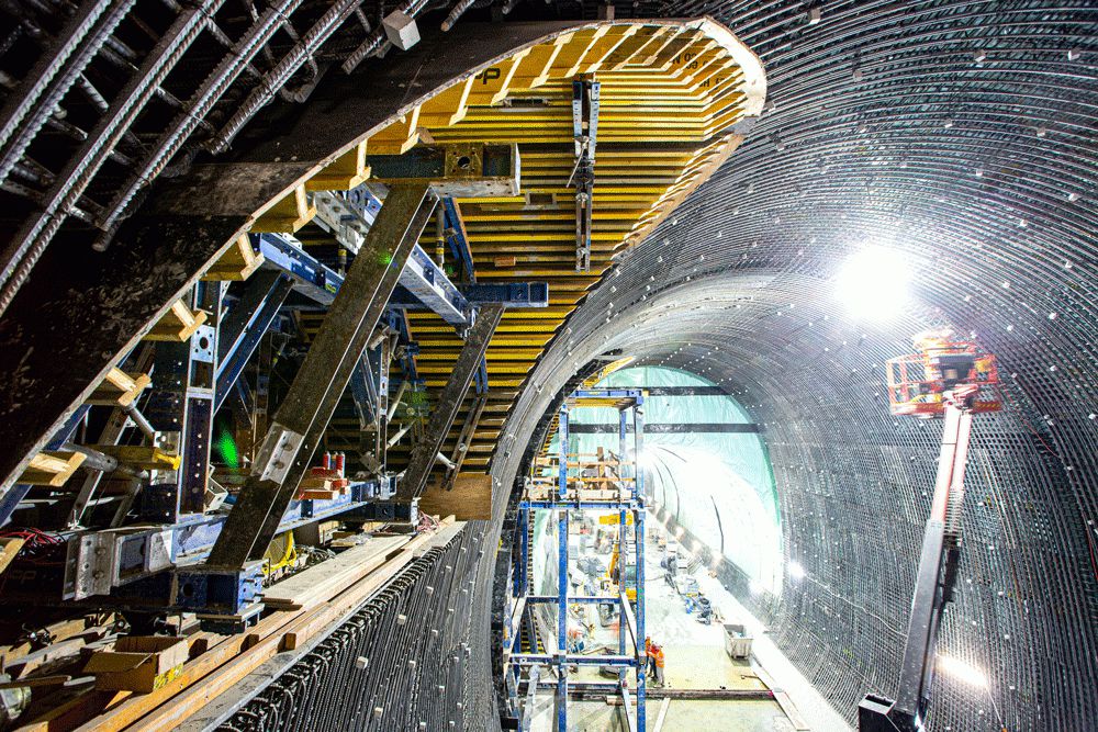 A new standalone railway system is being built in Australia’s largest city. After completion, the new network with its 31 stations and more than 66 kilometres of new metro rail will have a target capacity of about 40,000 passengers per hour. Doka is providing engineering services and formwork equipment for the concrete tunnel construction, which is being built using mining methods. Copyright: Doka