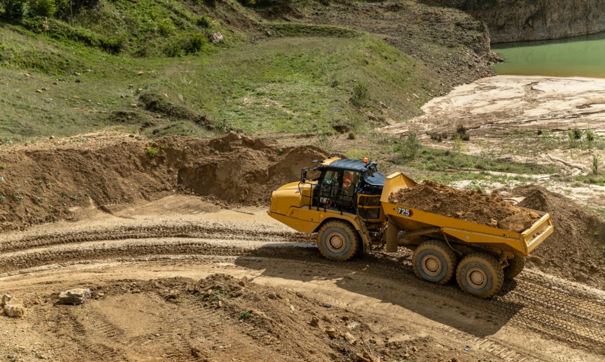 CAT 725 Articulated Truck delivers performance with 50 percent less operator input