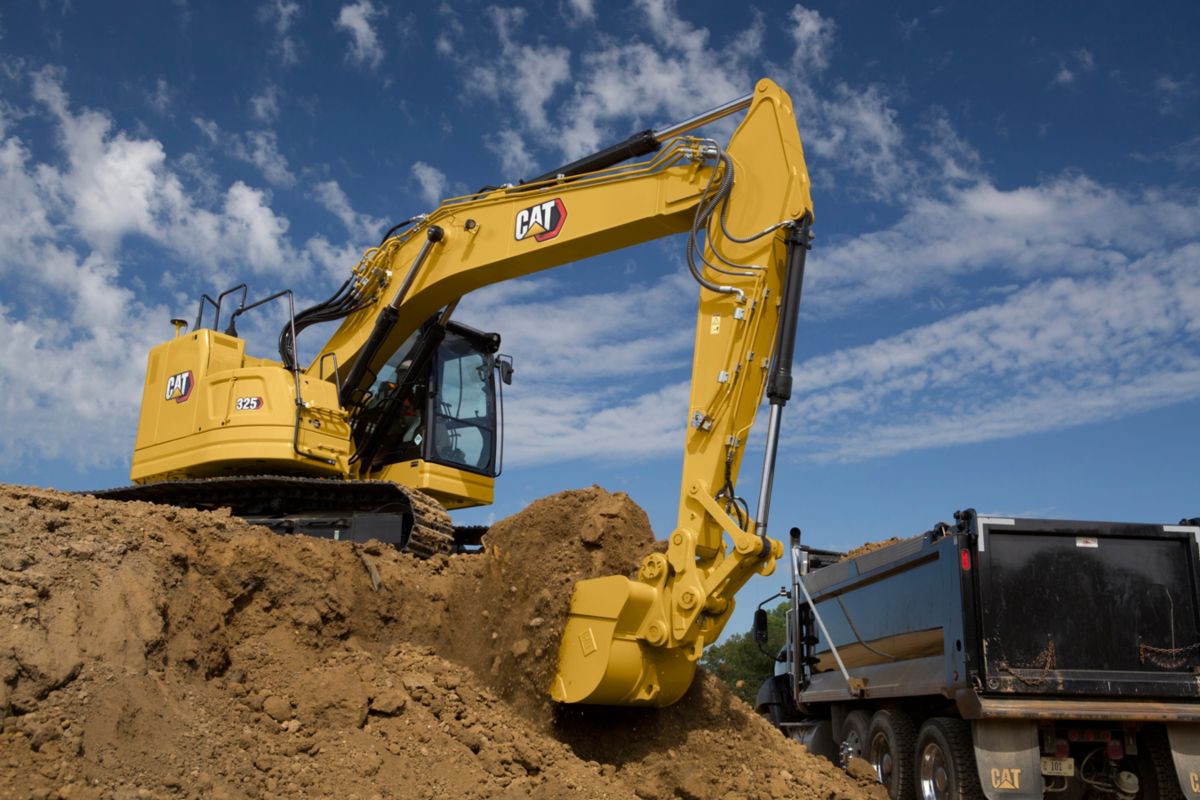 Compact radius design gives next gen Cat 325 Excavator better performance and Safety