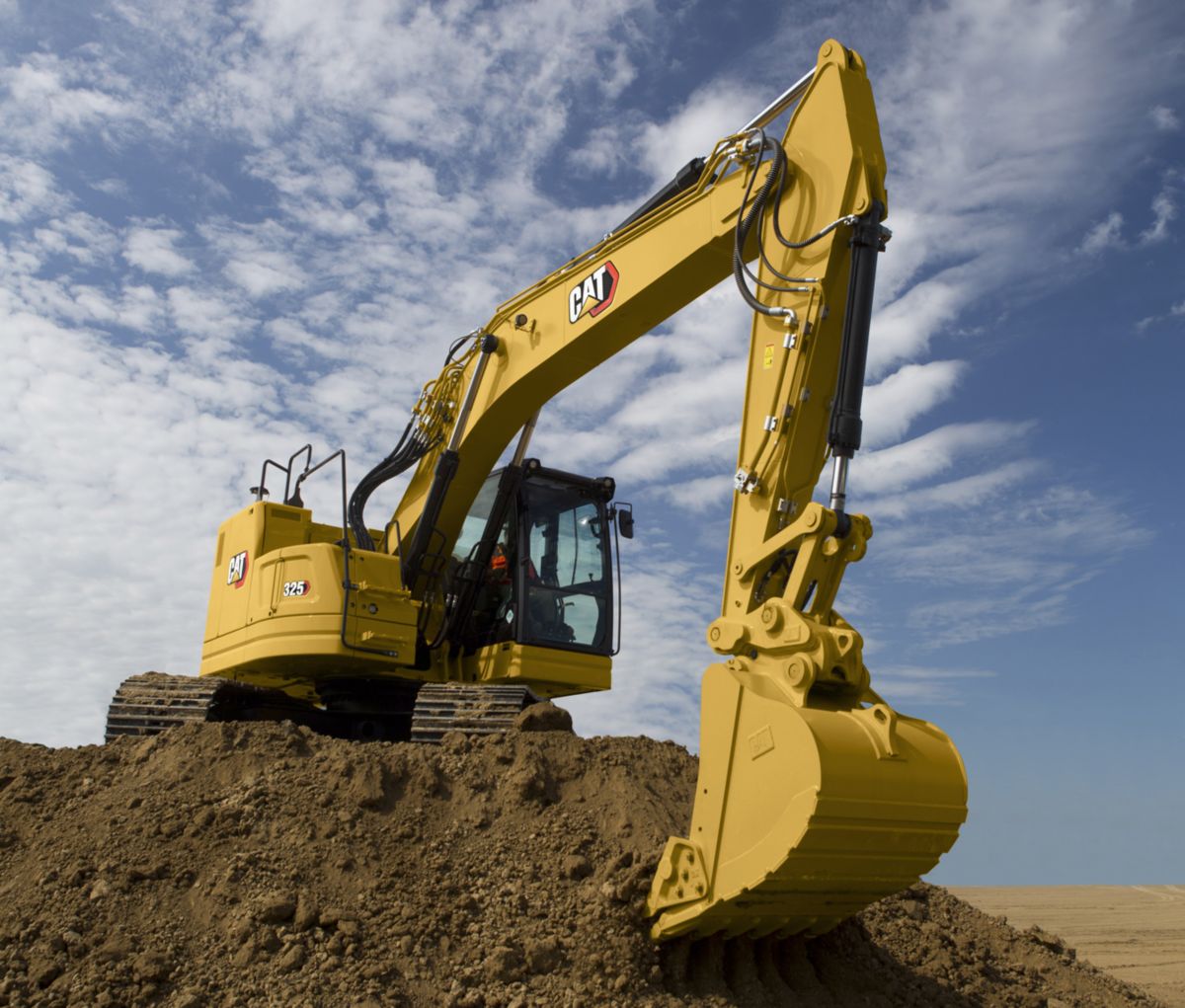 Compact radius design gives next gen Cat 325 Excavator better performance and Safety