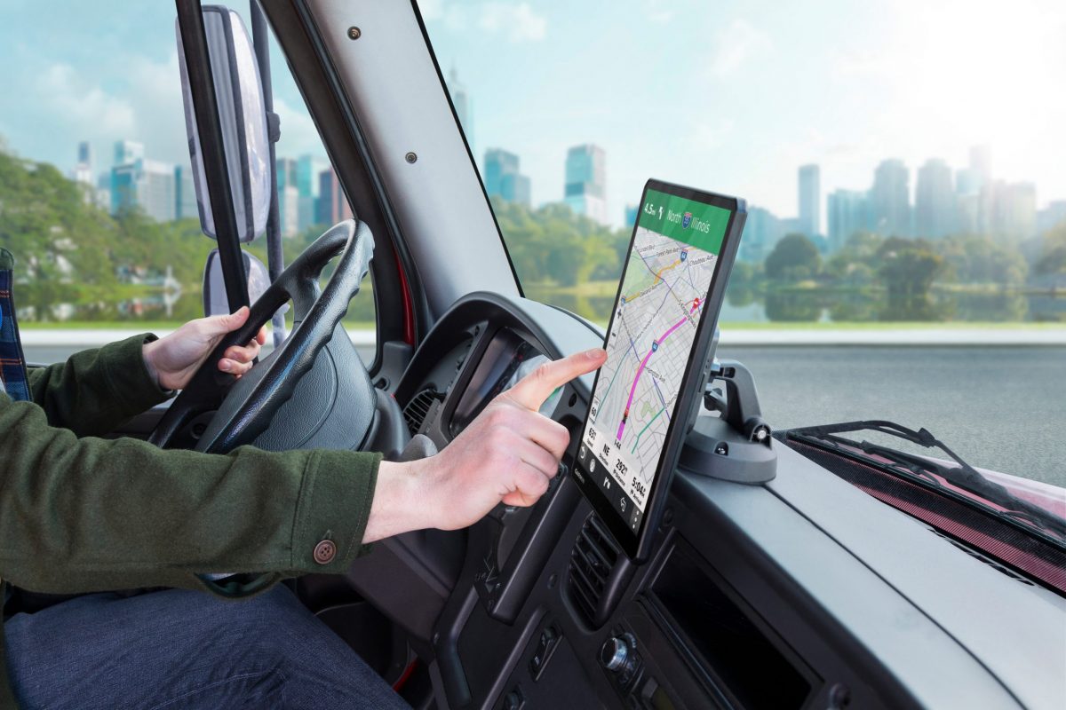 Garmin unveils new oversized dēzl truck navigators