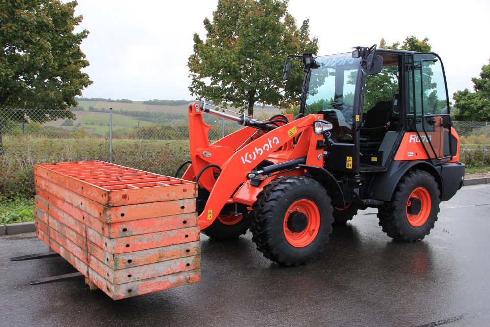 Kubota's next-generation R070 and R090 wheel loaders