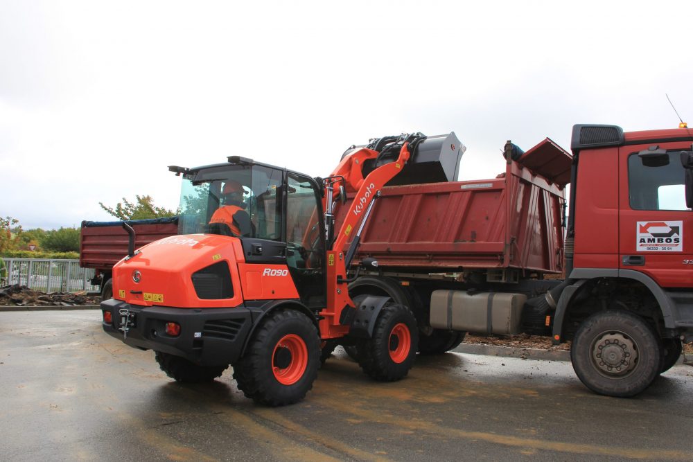 Kubota's next-generation R070 and R090 wheel loaders