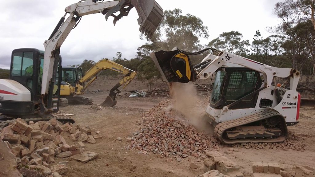 Laying the foundations in Wamboin, New South Wales with an MB Crusher bucket