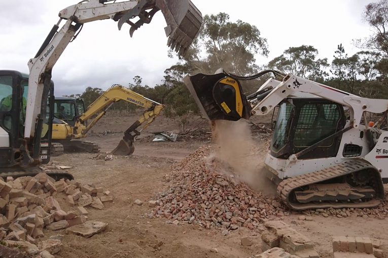 Laying the foundations in Wamboin, New South Wales with an MB Crusher bucket