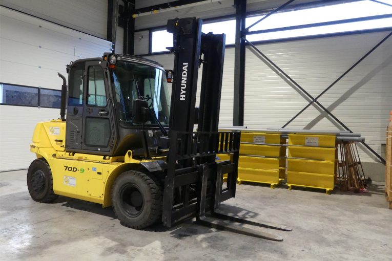 Encarna invests in Hyundai material handling equipment and expands forklift training