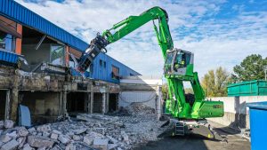 825 E-Series demolition machine perfect addition for dismantling, sorting and loading