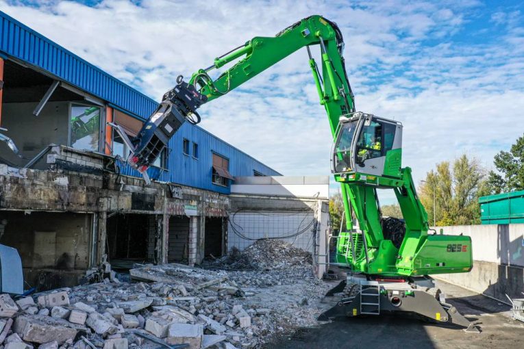 825 E-Series demolition machine perfect addition for dismantling, sorting and loading