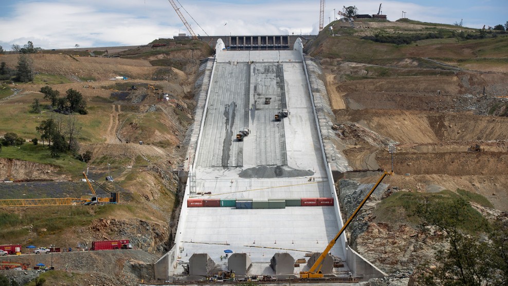 Safety played an important role during the rehabilitation project. In order to protect the workers and their equipment, cargo containers secured the lower end of the spillway.