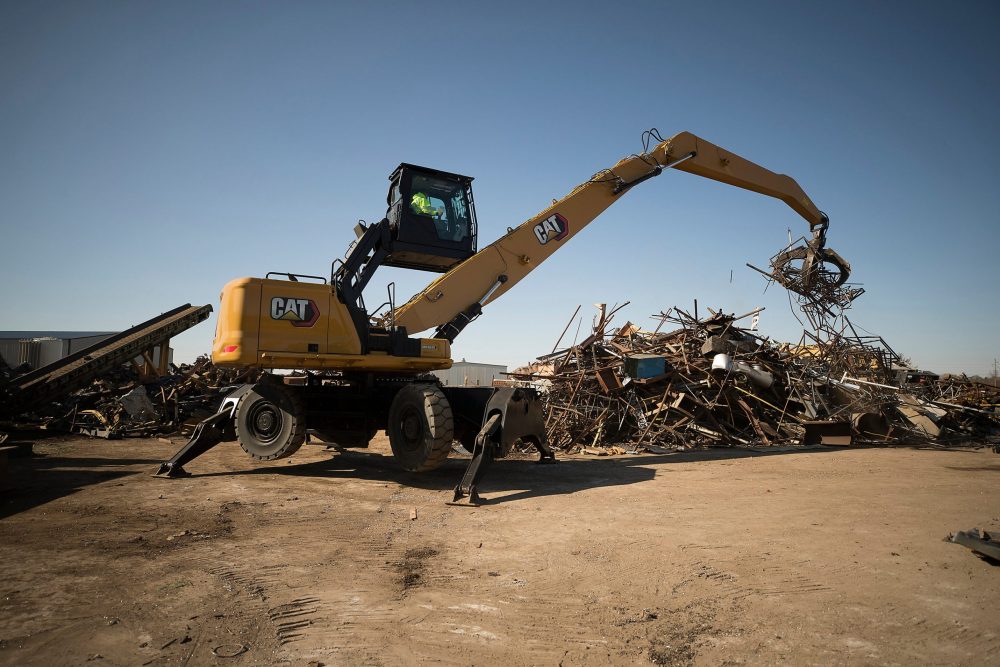New Cat MH3040 Material Handler cuts fuel consumption and maintenance Costs