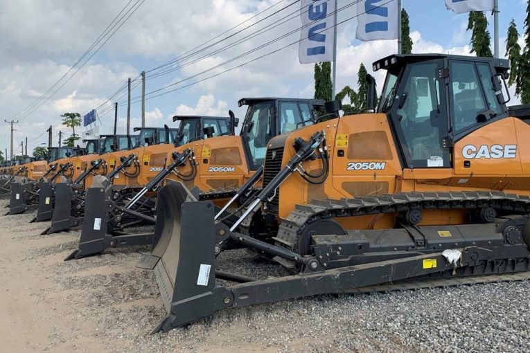 CASE celebrates 125 Construction Equipment deal with the Ministry of Transport in Angola