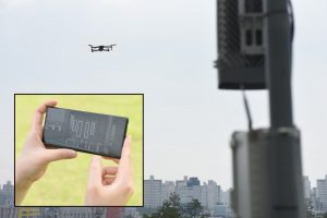 Samsung’s new automated solution for measuring antenna configurations in 5G and 4G networks helps improve the efficiency and safety of site maintenance. Pictured here, a mobile device and camera-equipped drone capture photos of installed antennas, and quickly provide results.