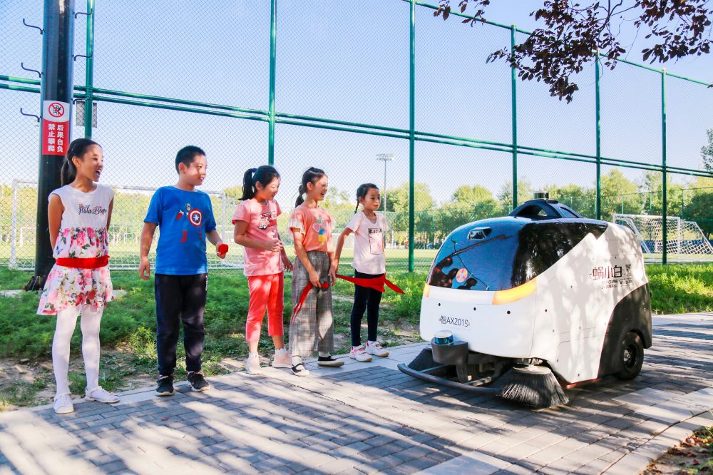 Idriverplus plans to place thousands of units of its unmanned, electric street cleaning vehicles, equipped with Velodyne Puck™ sensors, into commercial operation in China. (Photo: Idriverplus)