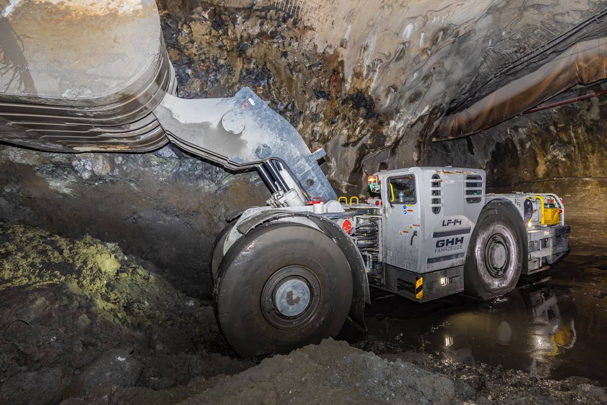 GHH load haul mining dumpers go greener with Stage V engines