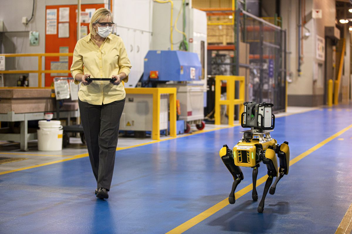 Ford Experimenting with 4-legged Boston Dynamics robots to 3D Scout factories