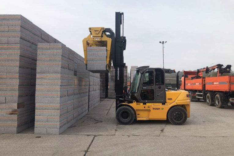 Compact Fork Trucks signs up with Hyundai and secures big Besblock deal