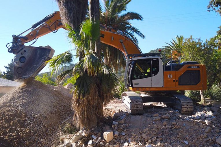 Liebherr R 930 G8 excavator heads to Palma de Majorca
